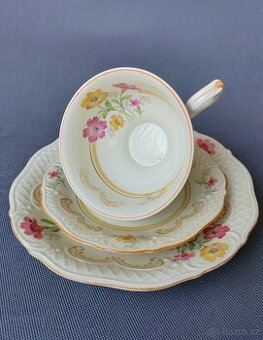 Krásná porcelánová čajová sada/trio od manufaktury Karlsbad