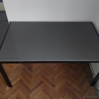 Kuchyňský stůl velký