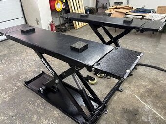 Nůžkový mobilní zvedák 3t