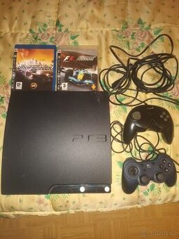 PS 3 2 hry 2 ovladače 300 gb hdd