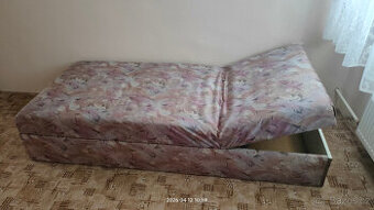 Pohovka s úložným prostorem