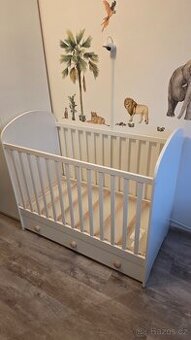 Dětská postýlka IKEA GONATT se zásuvkou (bílá)