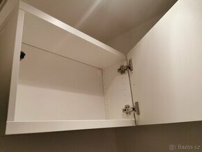 WC skříňka jako nová, bílá lesk. Hloubka 31cm, šířka 60cm, v