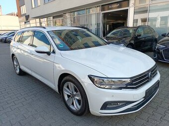 VW Passat B8 Variant 2.0TDI 110kW DSG Full LED ACC ERGO Navi