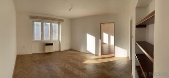 2+1, klidná lokalita Benešov-Ladova 64000 Kč/m^2 vč. sklepa