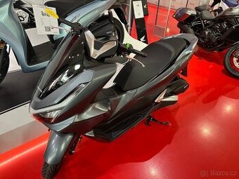 Pronájem skútrů honda PCX 125 v Praze