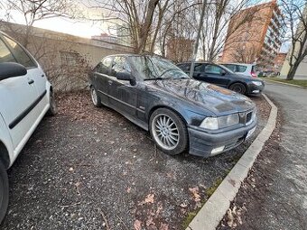 E36 sedan 318i