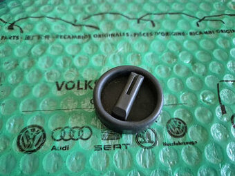knoflík spínače ventilátoru topení hnědý Škoda Favorit 11593