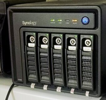 Synology DS508 – NAS server 5 disků