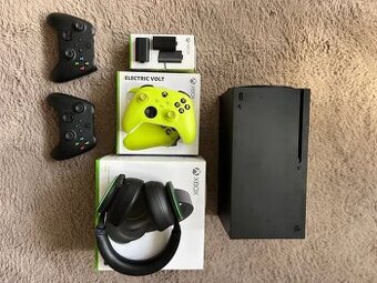 Xbox Series X 1 TB + 3x ovladač + sluchátka