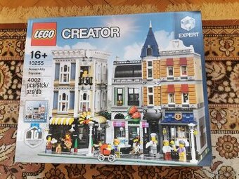 LEGO® Creator Expert 10255 Shromáždění na náměstí