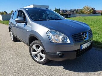 Nissan Qashqai 1.5 DCi 78kw jen 147000km 1. Majitel