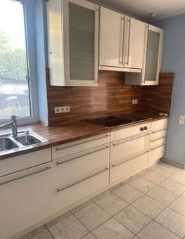 Moderní kuchyňská linka s vestavěnými spotřebiči,5624