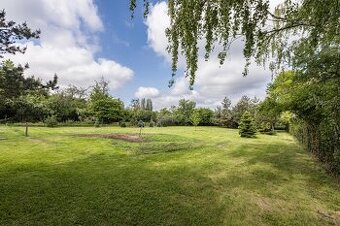 Nádherný pozemek se stavebním povolením a projektem na stavb