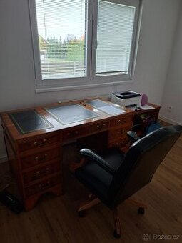 Luxusní psací stůl a židle