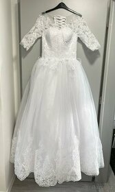 Svatební šaty s krajkou