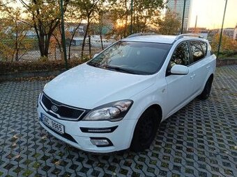 Na díly celý auto KIA CEED 1,4 Benzín