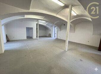 Pronájem prostorného obchodního objektu