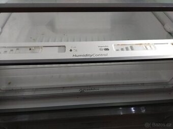 Prodám VELKOU plne funkční lednici zn. WHIRLPOOL-DOVEZU-----