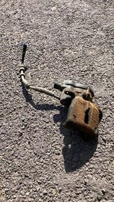 Zadní brzdový trmen na Audi A4 B8