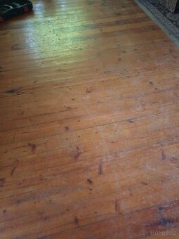 Dřevěná prkenná podlaha – nabízím za demontáž a odvoz