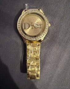 Zlaté Dior hodinky