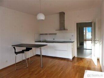 Pronájem bytu 1+kk, 28m2+balkón, 3.p. Praha Libeň