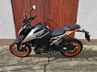 KTM Duke 125, r.v. 10/2023, naj. 1600 km