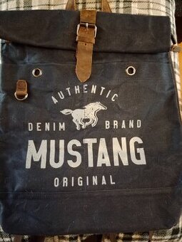 Batoh Mustang