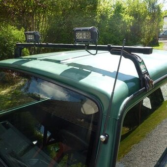 Suzuki Samurai celoplech světelná rampa