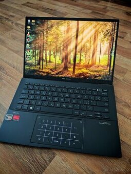 Asus Zenbook OLED - top stav