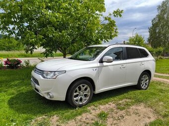 Mitsubishi Outlander PHEV 2.0i - 2014