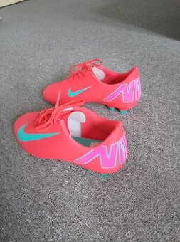 Prodám úplně nové kopačky Nike 38v