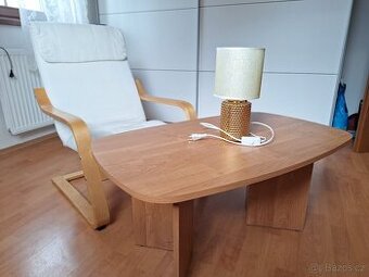 Konferenční stůl, křeslo  a lampička