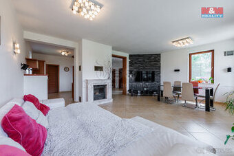 Prodej rodinného domu, 221 m², Nová Role, ul. Mezirolí