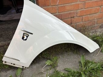 Mercedes-Benz W204 pravý přední blatník