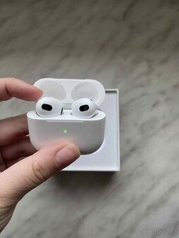 Sluchátka Apple AirPods 3