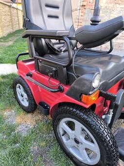 Elektrický invalidní vozík od firmy INVACARE