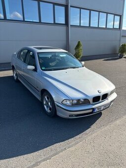 BMW E39 SEDAN