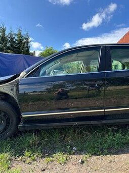Škoda Superb 2 levé přední dveře.