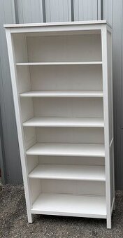 Ikea Hemnes knihovna široká - masiv - bílé mořidlo