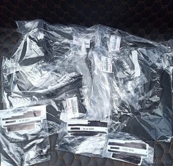 Sada zástěrek OEM Toyota RAV4 V