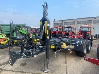 Traktorový nosič kontejnerů PRONAR T 185 ihned k odběru