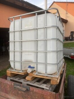 Prodám nádrž na vodu 1000l
