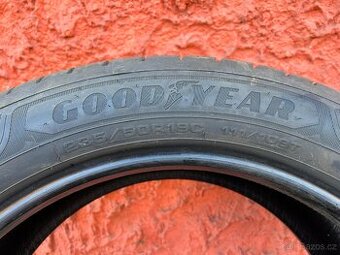Zánovní letní pneu Goodyear