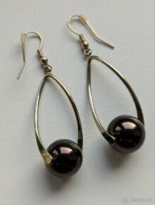 Zlaté náušnice Bižuterie hnědé kuličky