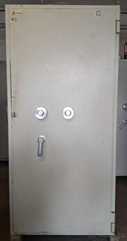 Zánovní trezor zn, Sistec + 4x vnitřní schránka