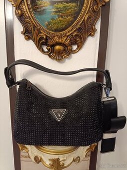 Nová pokaminkovana kabelka Guess plus odepínací popruh.