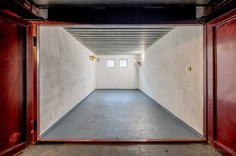 Pronájem garáže 15 m2 v Plzni ve Skvrňanech (Pecháčkova) - 1
