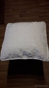 Polštářek  40 x 40  bílý